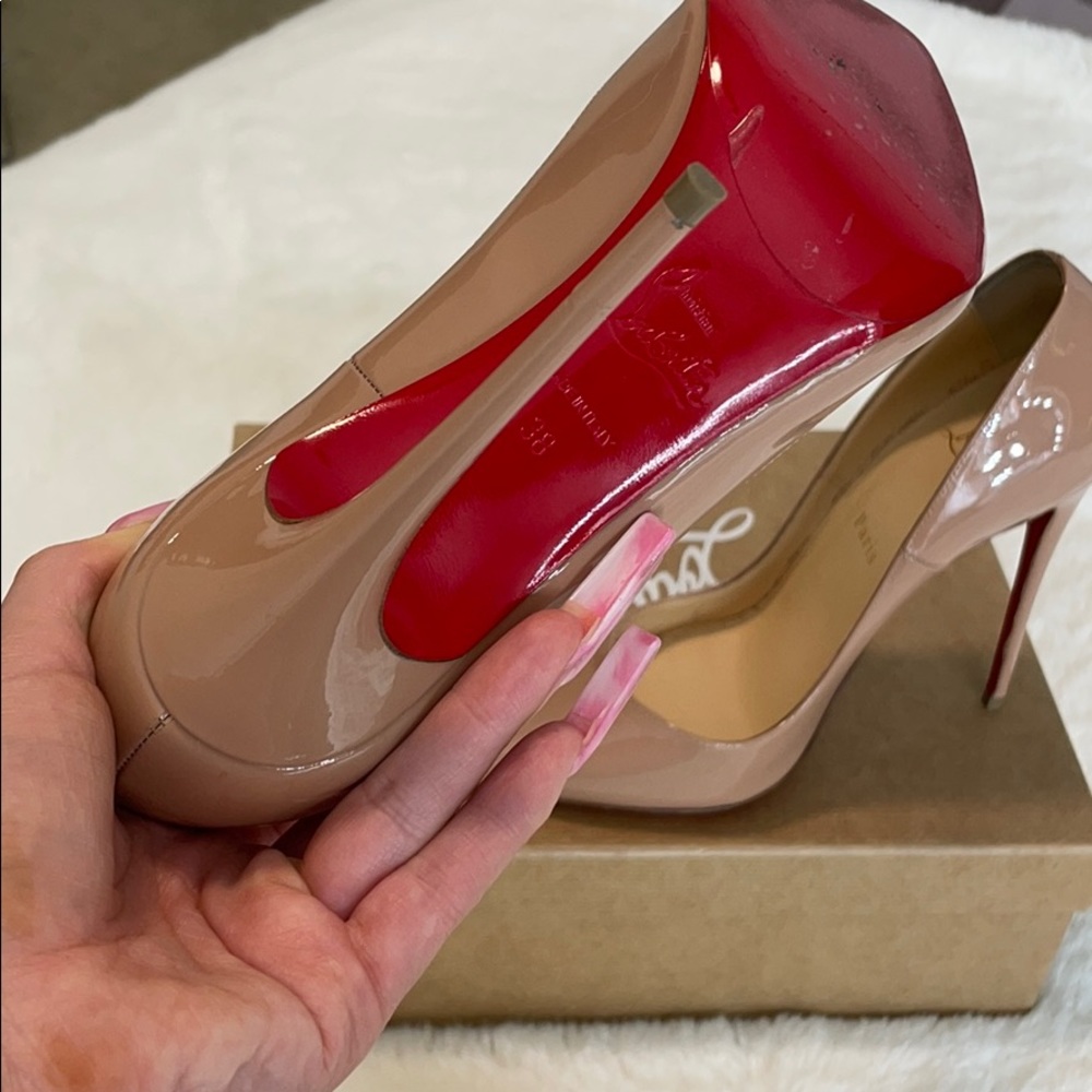 Christian Louboutin So Kate Heels - Picture 5 of 11